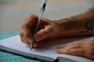 Handschriftlicher Eintrag in Buch